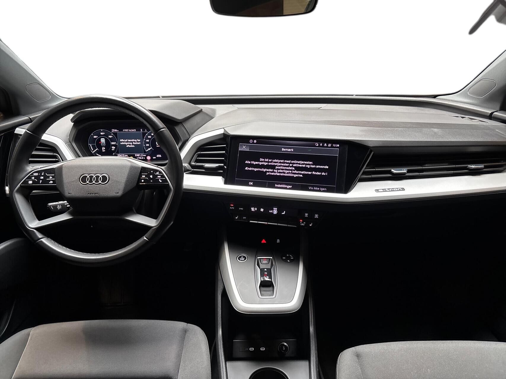 Grå Audi Q4 fra 2024