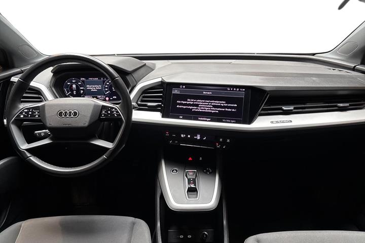 Grå Audi Q4 fra 2024