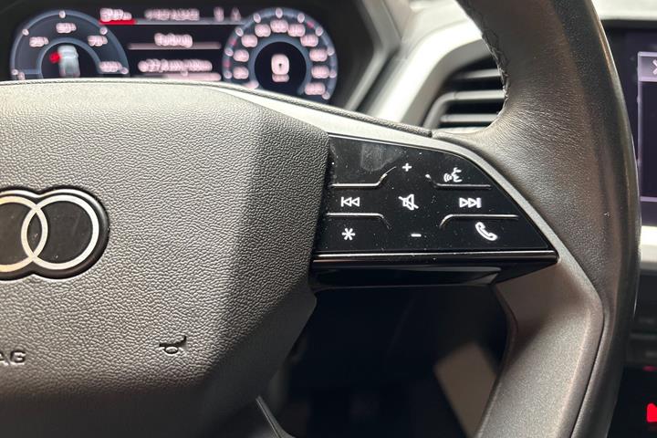 Grå Audi Q4 fra 2024