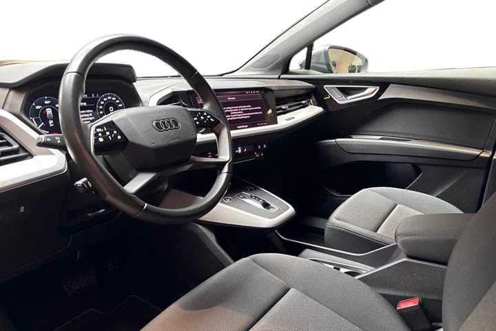Grå Audi Q4 fra 2024