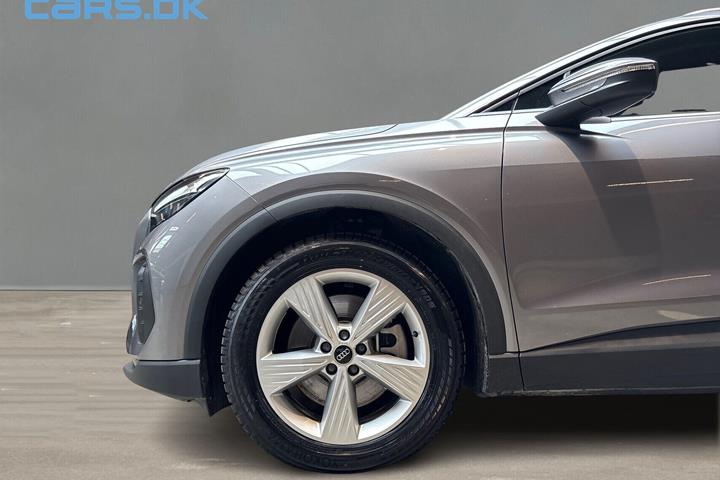 Grå Audi Q4 fra 2024