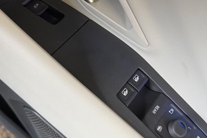 Sort Ford Explorer fra 2026
