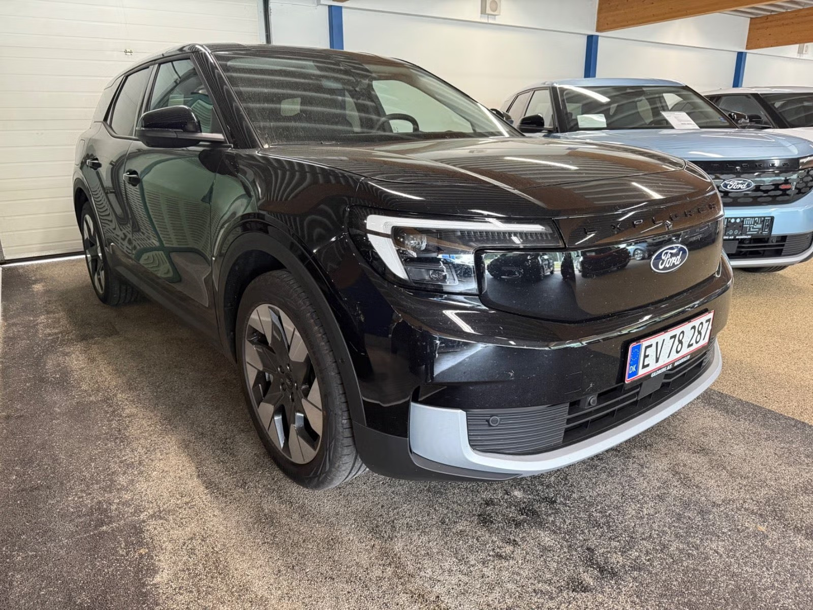 Sort Ford Explorer fra 2026