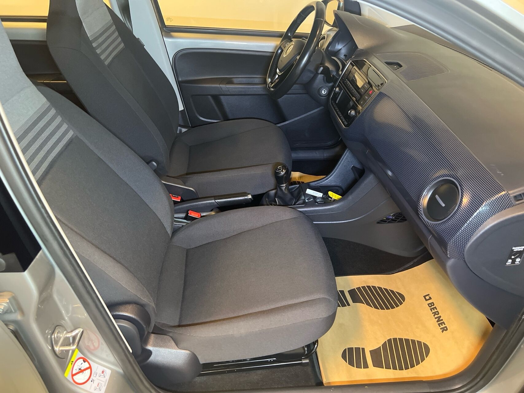 Grå VW up fra 2021