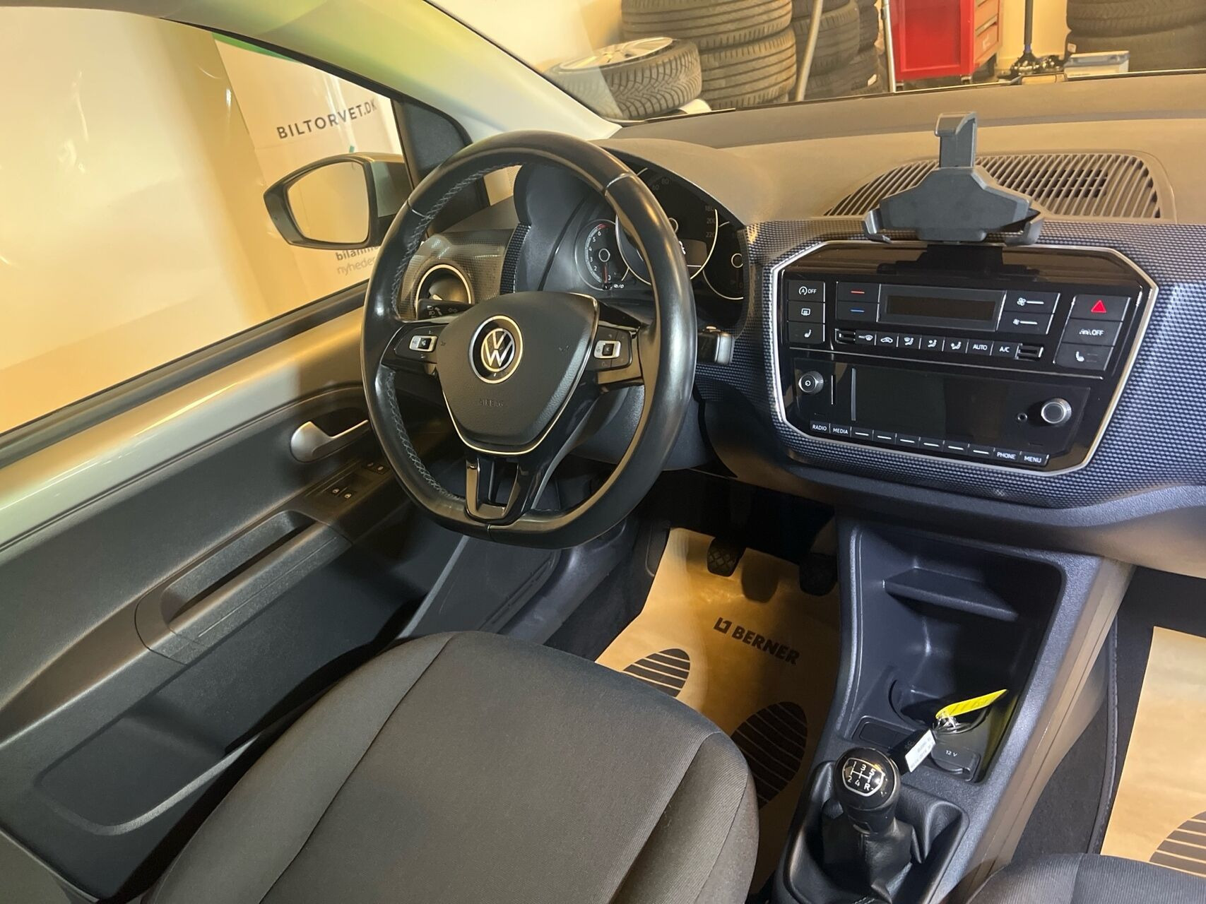 Grå VW up fra 2021