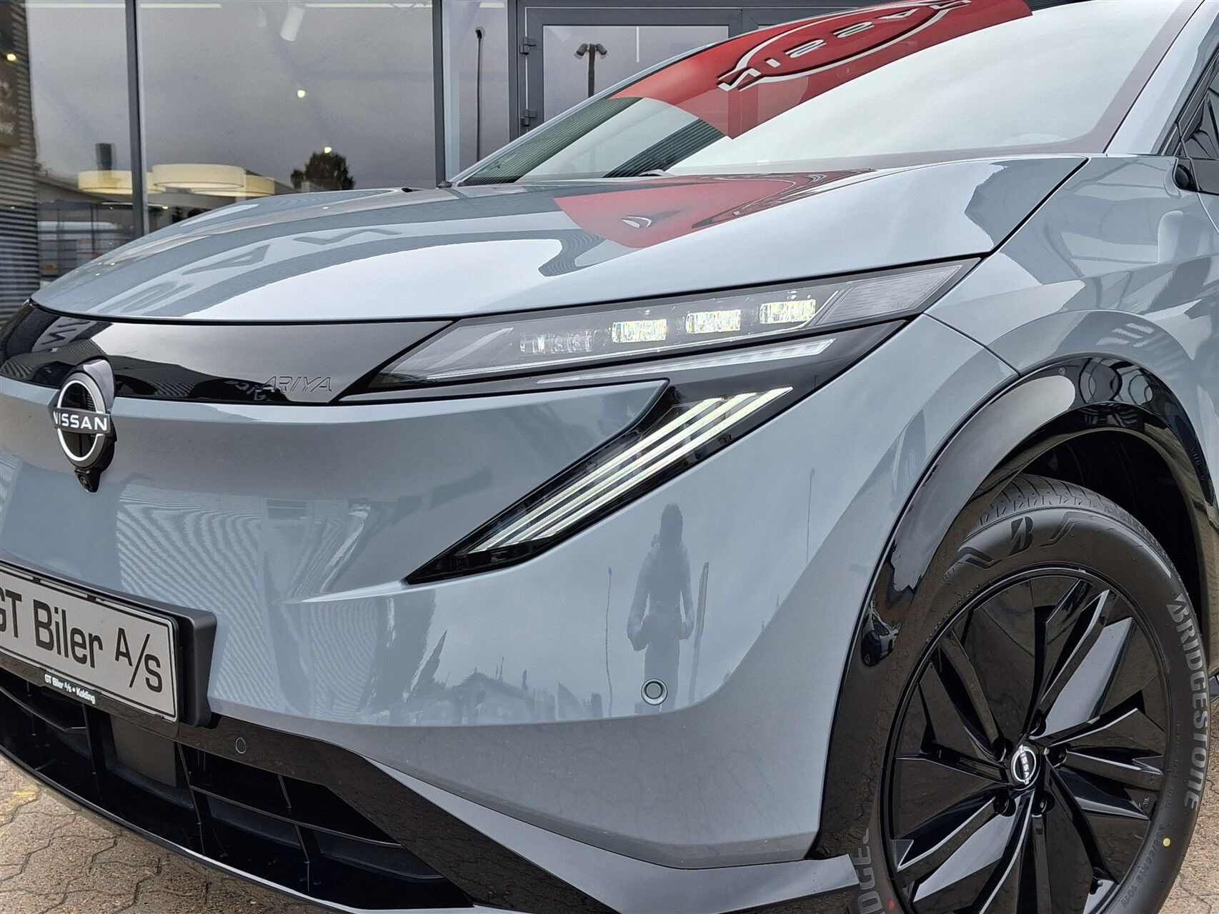 Grå Nissan Ariya fra 2026
