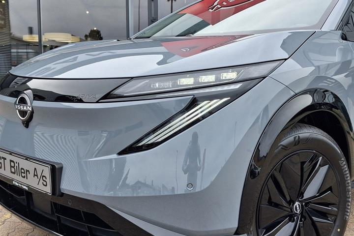 Grå Nissan Ariya fra 2026