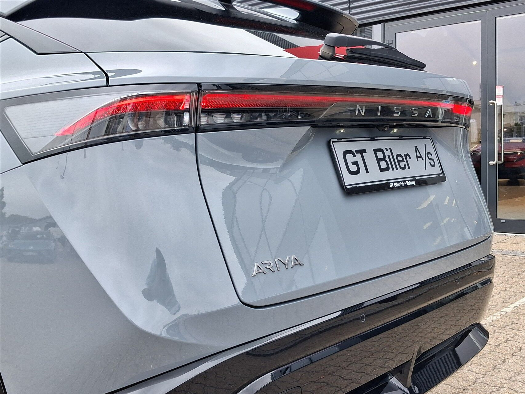 Grå Nissan Ariya fra 2026