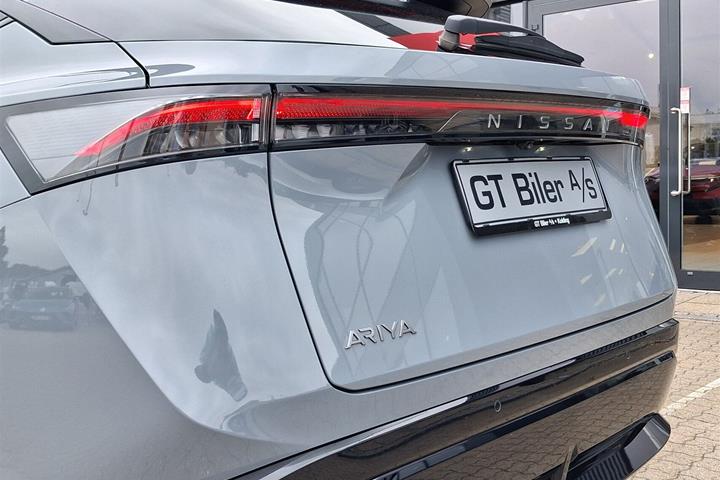 Grå Nissan Ariya fra 2026