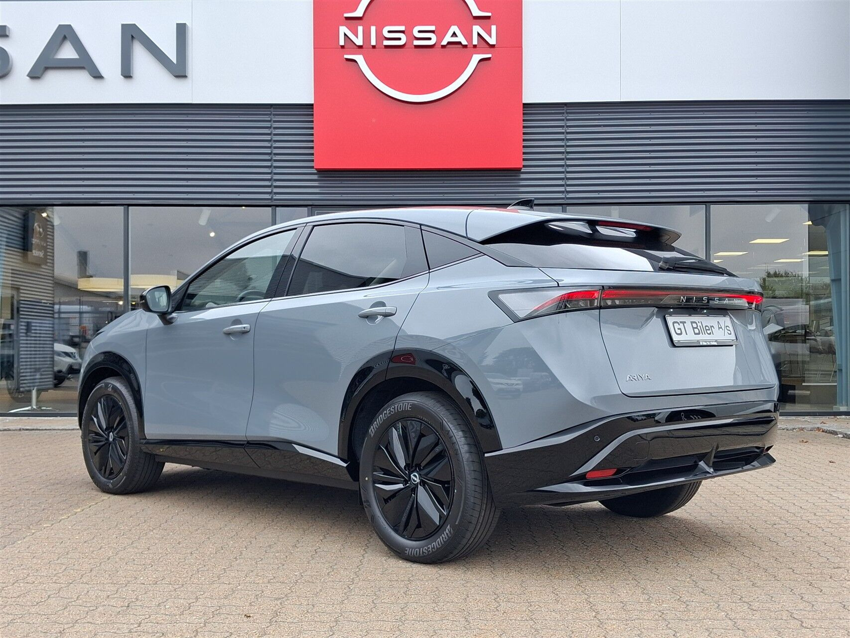Grå Nissan Ariya fra 2026