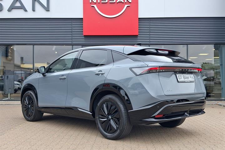 Grå Nissan Ariya fra 2026