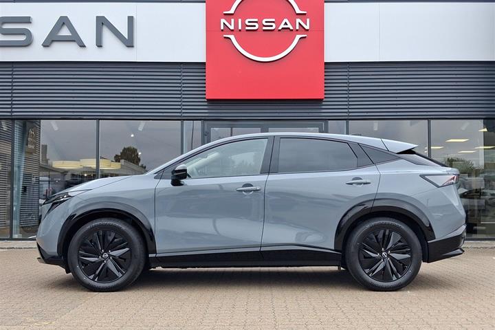 Grå Nissan Ariya fra 2026