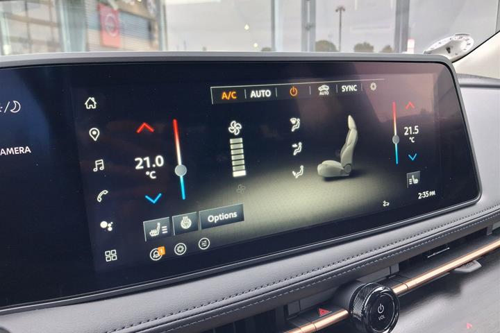 Grå Nissan Ariya fra 2026