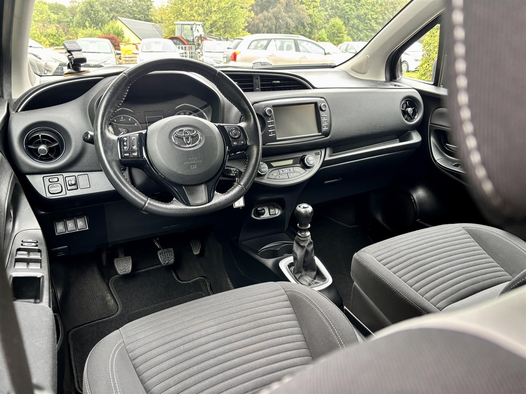 Sort Toyota Yaris fra 2018