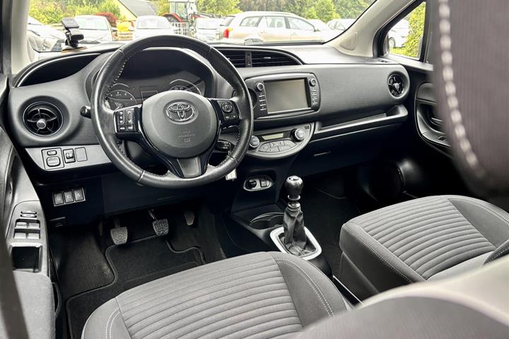 Sort Toyota Yaris fra 2018