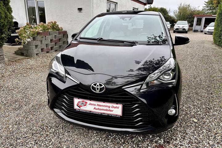 Sort Toyota Yaris fra 2018
