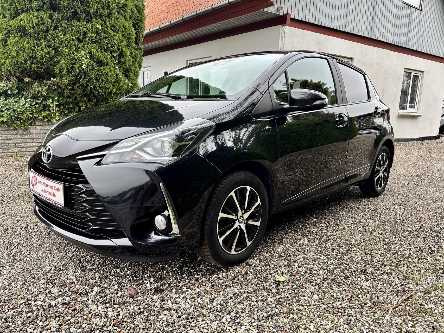 Sort Toyota Yaris fra 2018