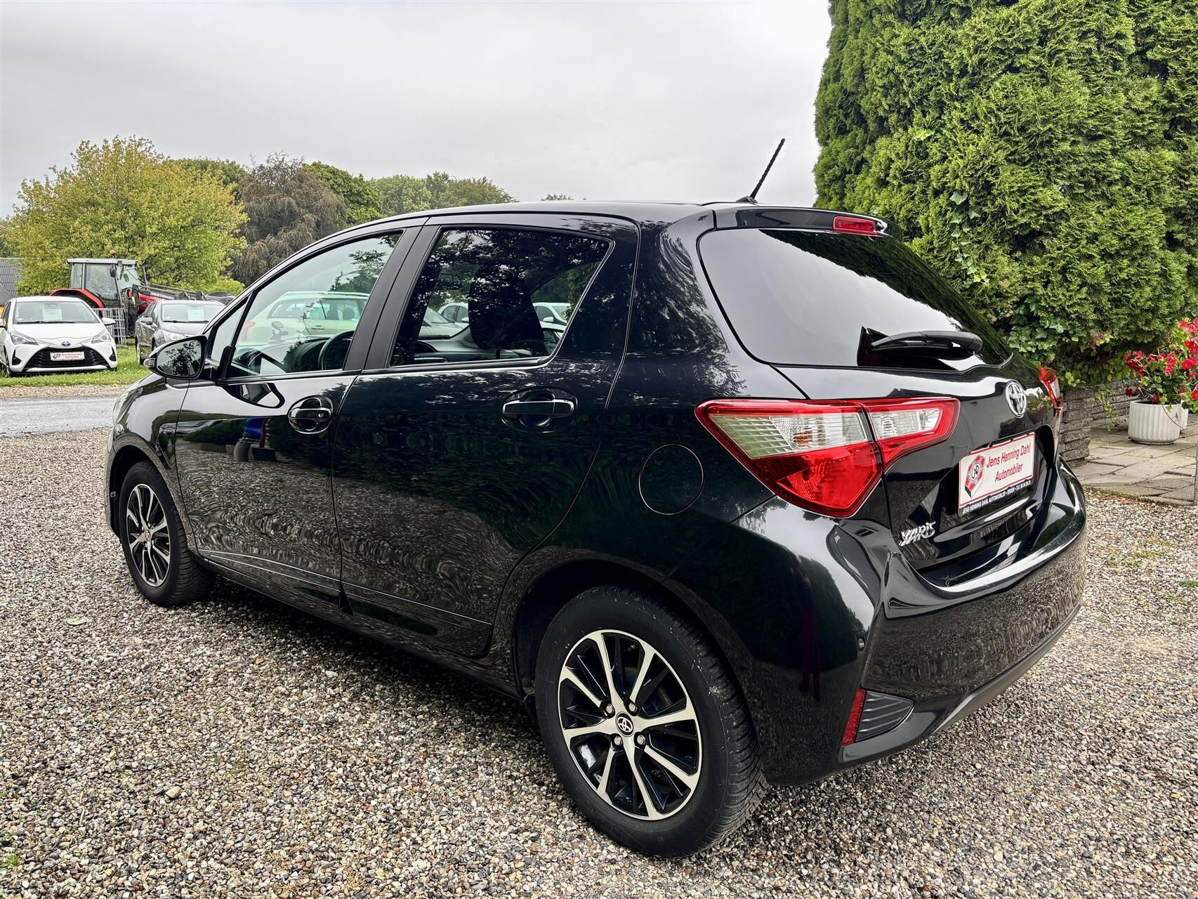 Sort Toyota Yaris fra 2018