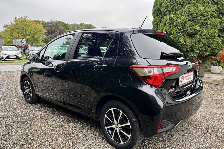Sort Toyota Yaris fra 2018