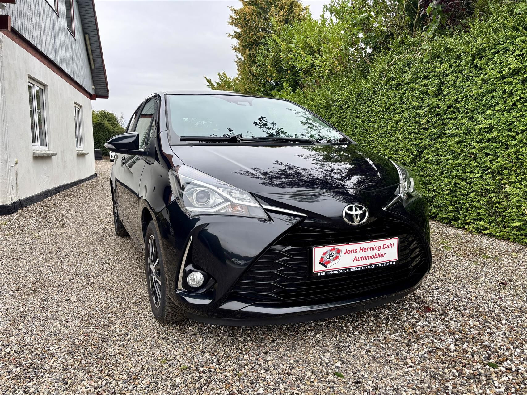 Sort Toyota Yaris fra 2018