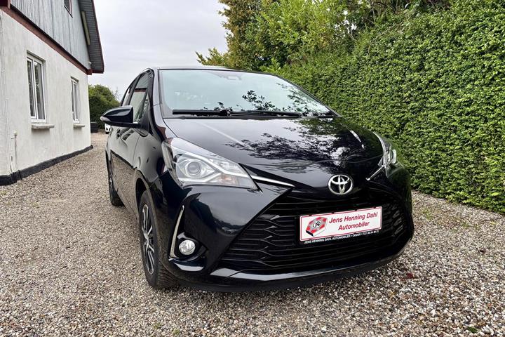 Sort Toyota Yaris fra 2018