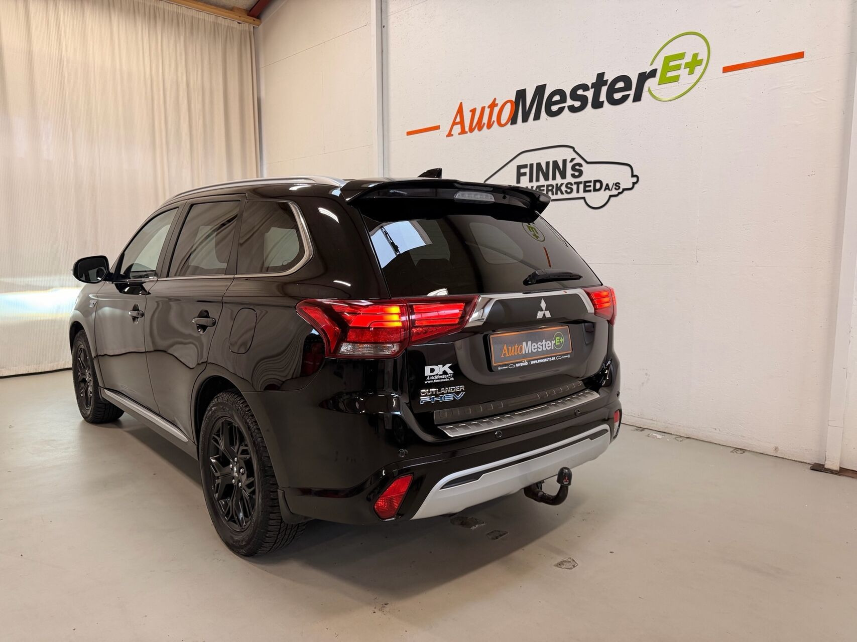 Sort Mitsubishi Outlander fra 2020
