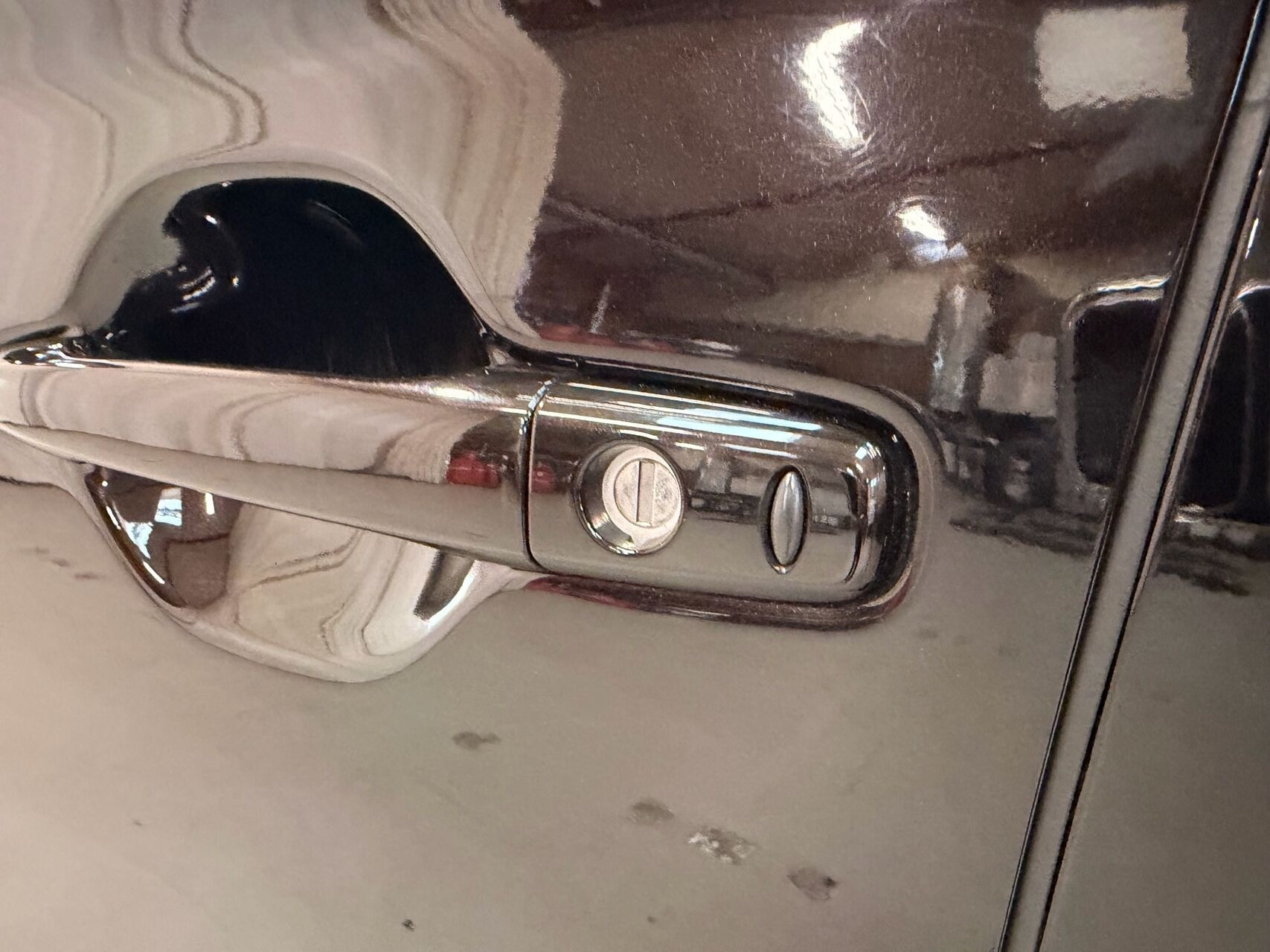 Sort Mitsubishi Outlander fra 2020