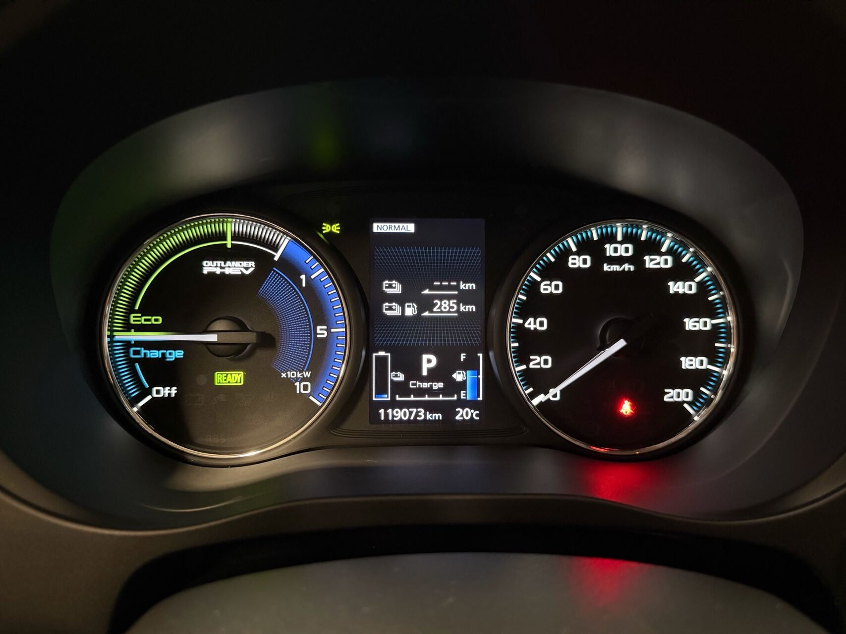 Sort Mitsubishi Outlander fra 2020