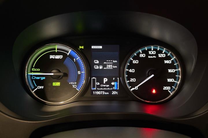 Sort Mitsubishi Outlander fra 2020