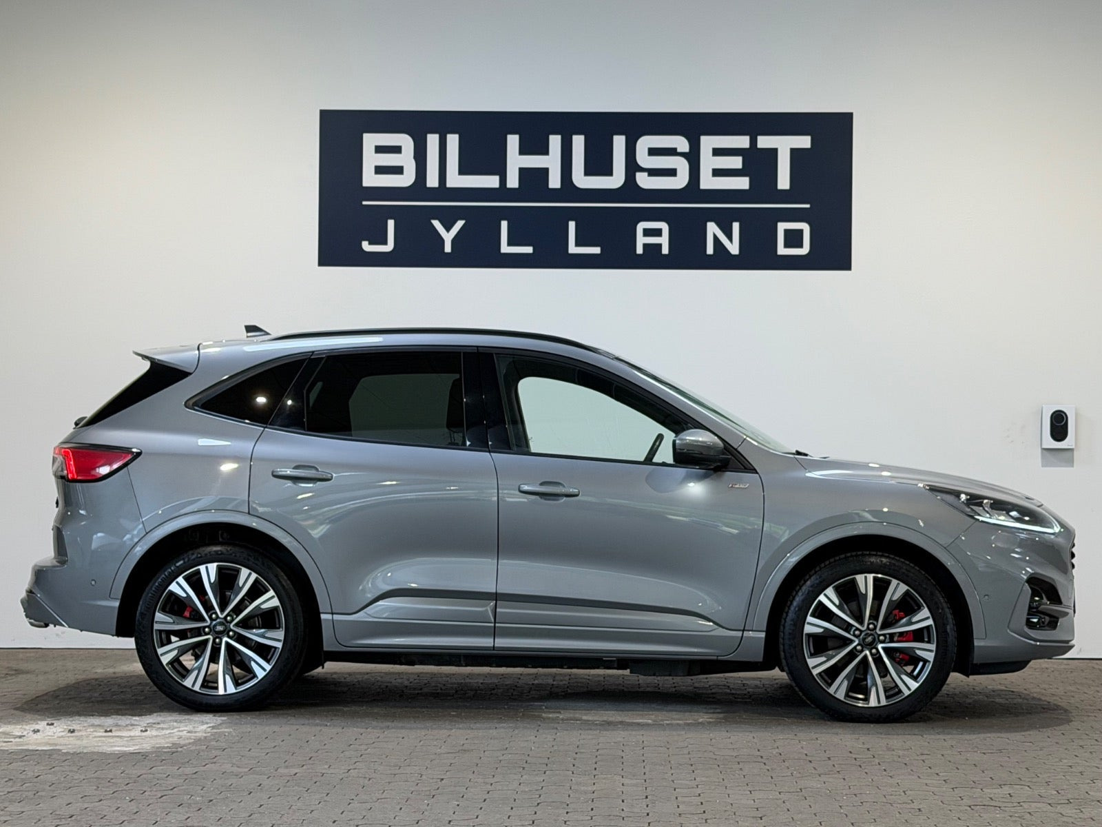 Grå Ford Kuga fra 2021
