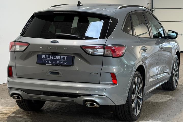 Grå Ford Kuga fra 2021