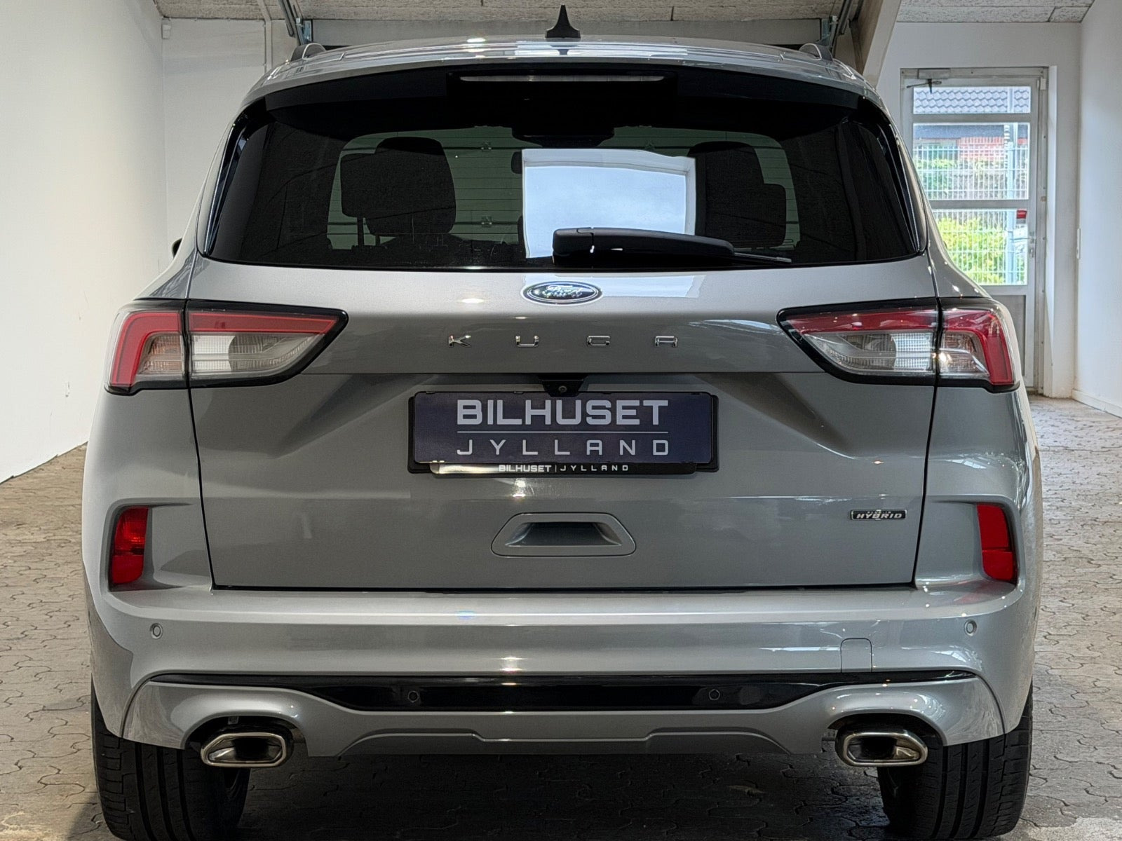 Grå Ford Kuga fra 2021