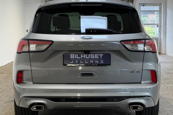 Grå Ford Kuga fra 2021