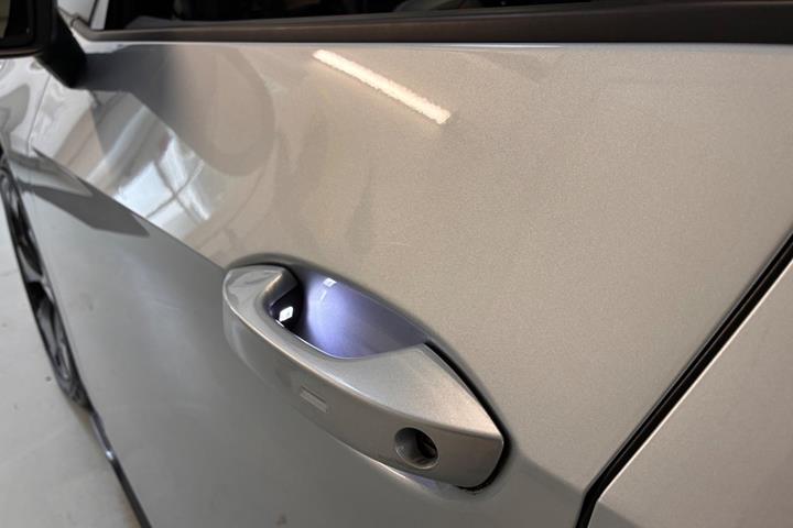 Sølv Cupra Born fra 2023