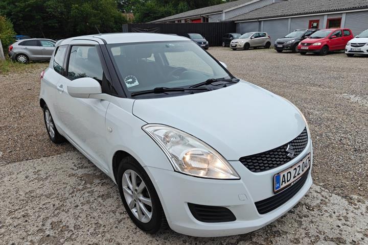 Gul Suzuki Swift fra 2012