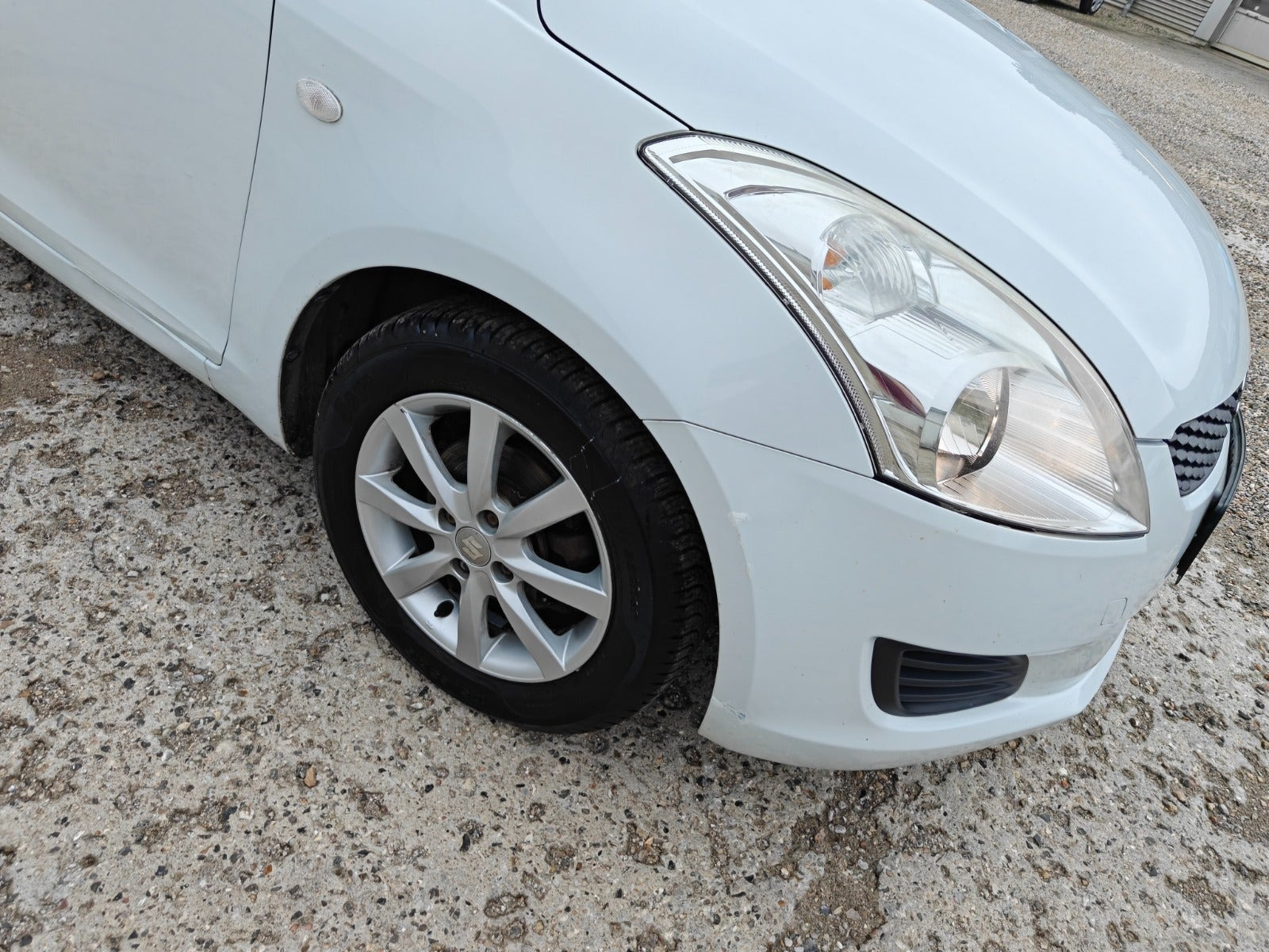 Gul Suzuki Swift fra 2012