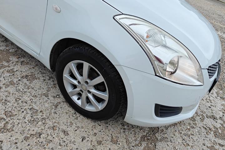 Gul Suzuki Swift fra 2012