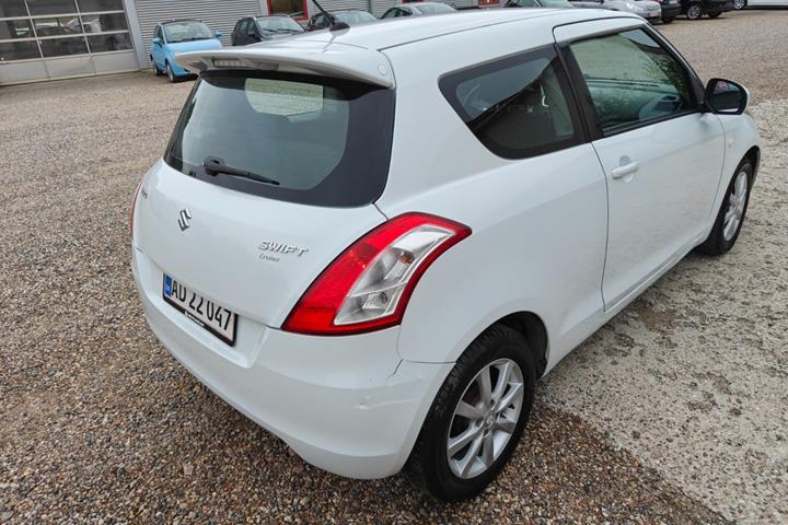 Gul Suzuki Swift fra 2012