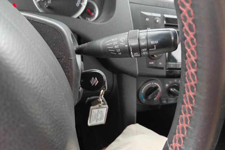 Gul Suzuki Swift fra 2012