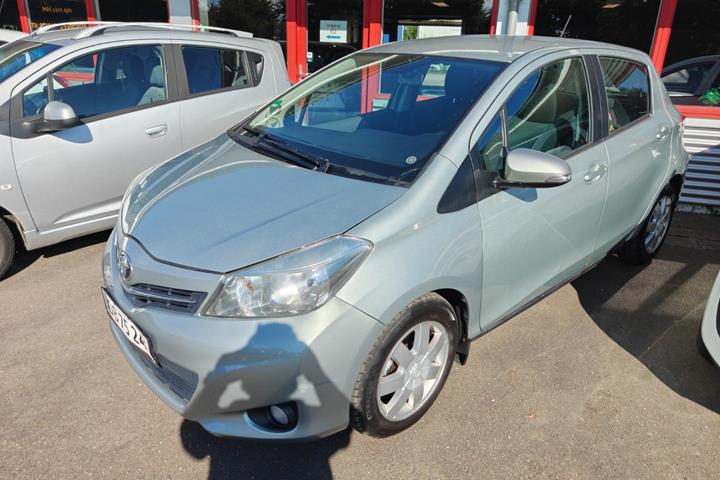 Gul Toyota Yaris fra 2012