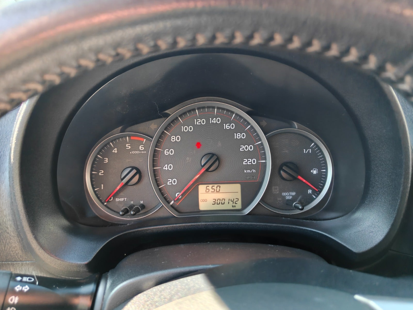 Gul Toyota Yaris fra 2012