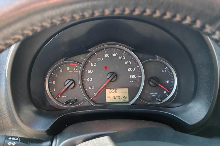Gul Toyota Yaris fra 2012