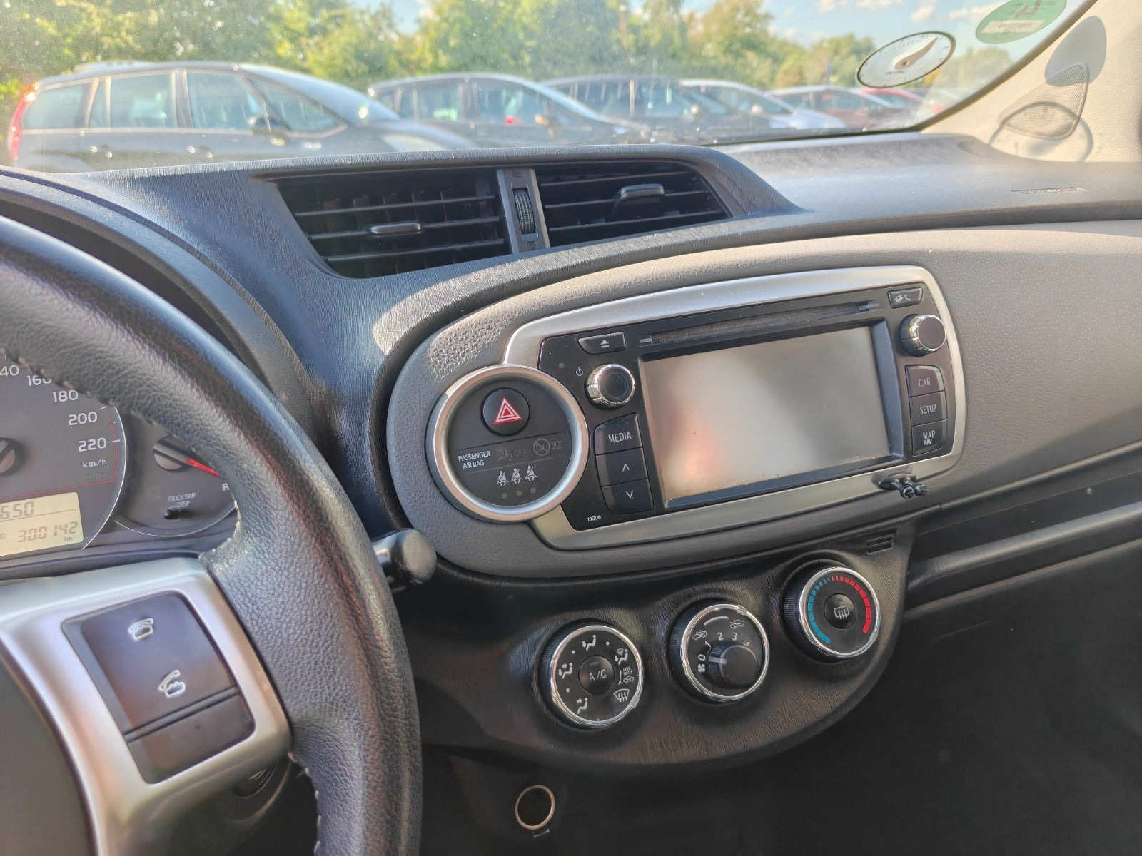 Gul Toyota Yaris fra 2012