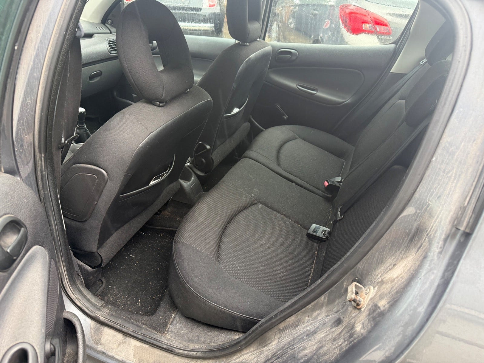 Grå Peugeot 206 fra 2009