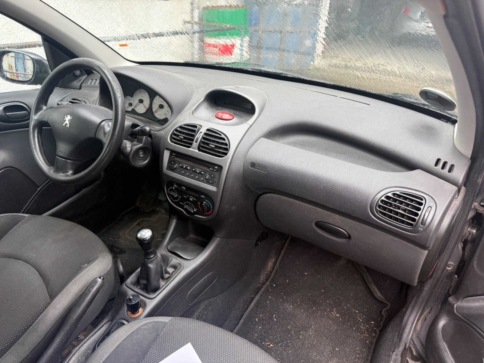 Grå Peugeot 206 fra 2009