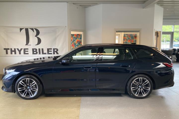 Sort BMW i5 fra 2026