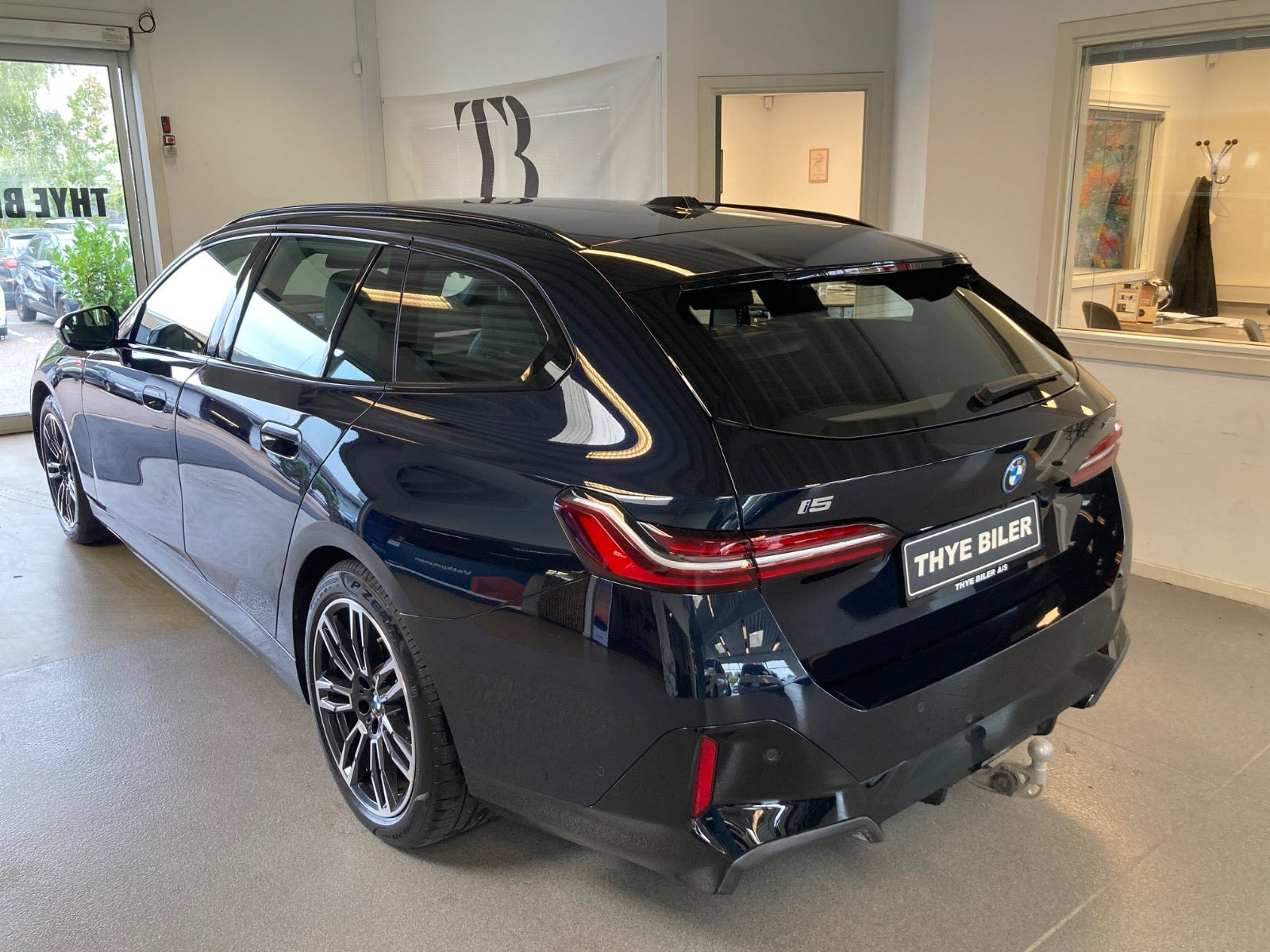 Sort BMW i5 fra 2026