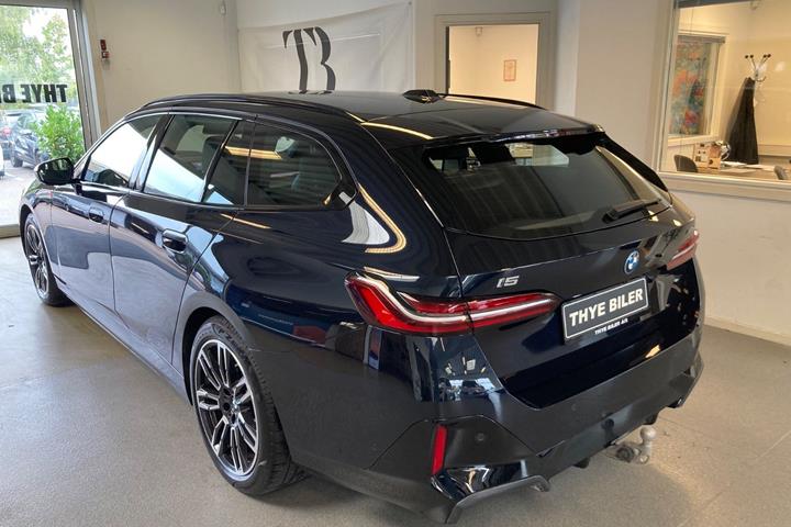 Sort BMW i5 fra 2026