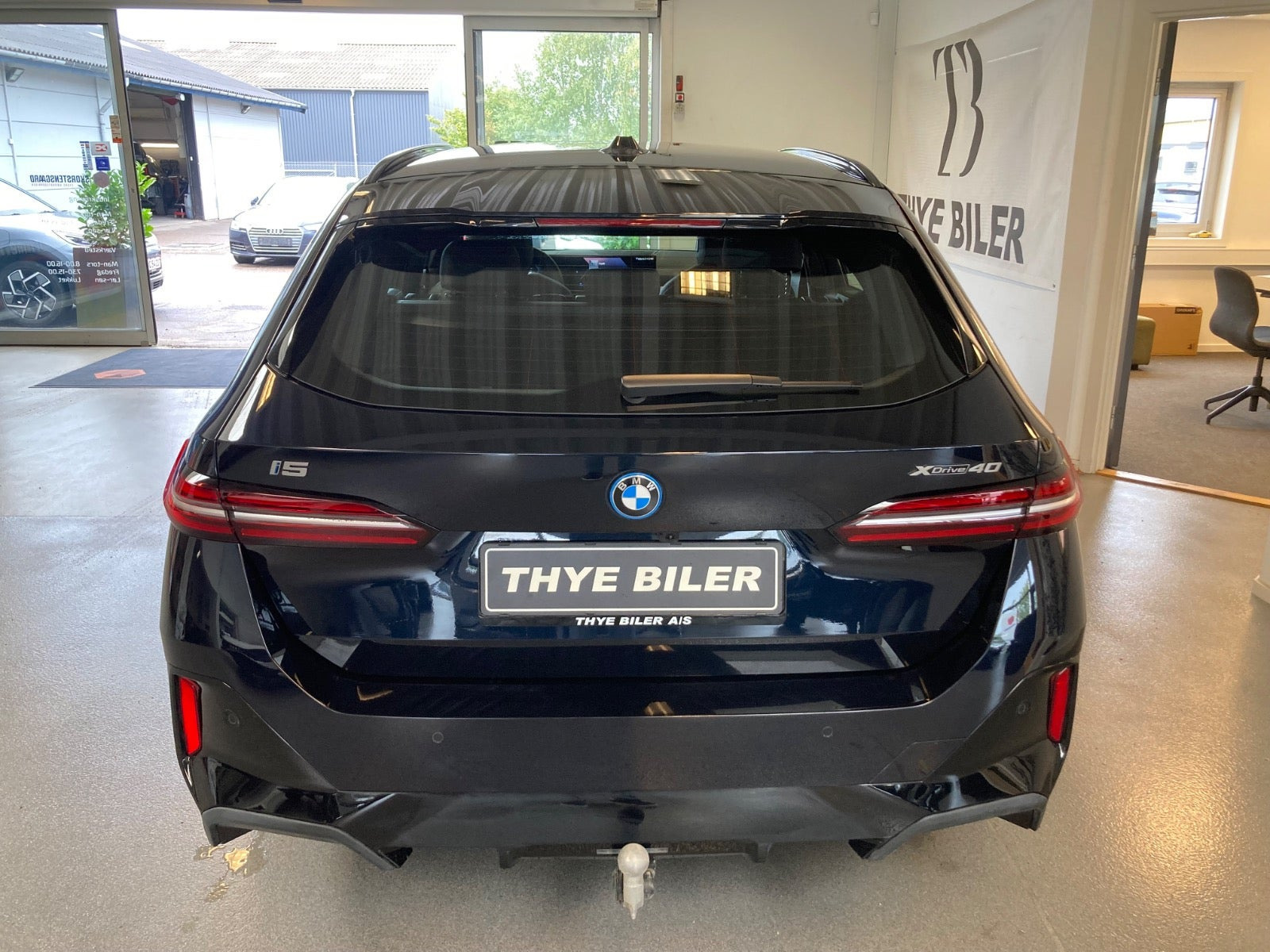 Sort BMW i5 fra 2026