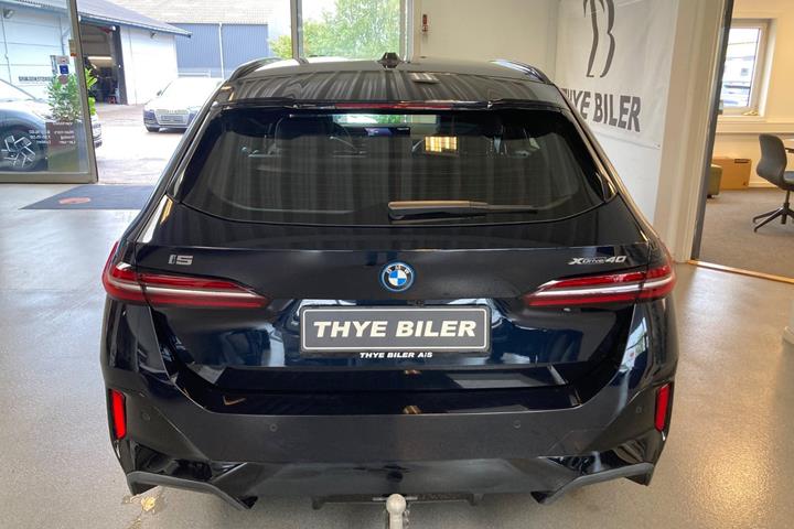 Sort BMW i5 fra 2026